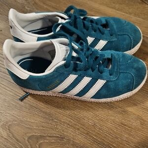Adidas Gazelle Kids Sneakers in Teal and White